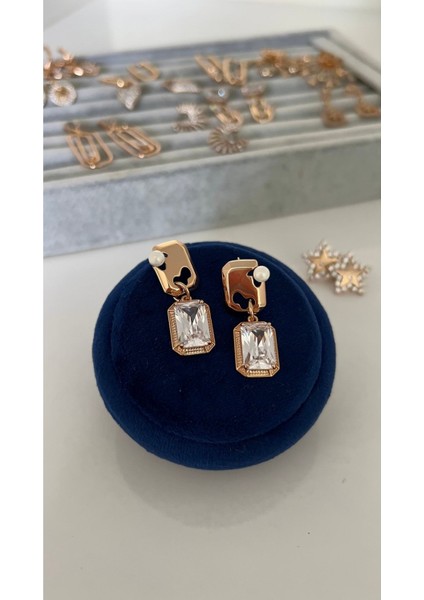 Gold Vip Seri Inci Detaylı Baget Taşlı Küpe fiyatları