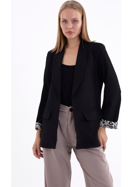 Siyah Renk Leopar Detaylı Blazer Ceket