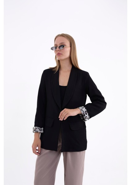 Siyah Renk Leopar Detaylı Blazer Ceket