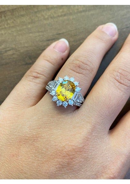 Kadın Sarı Renk Taşlı Gümüş Yüzük modelleri