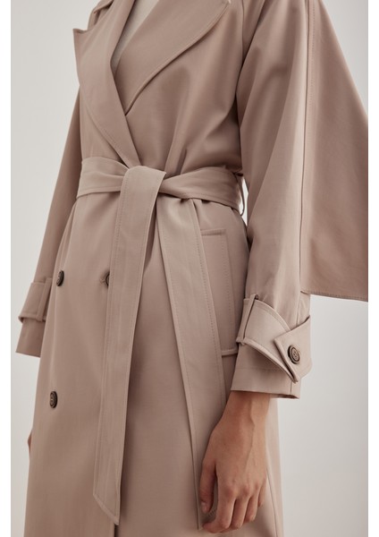 7178111 Sırtı Rüzgarlıklı Pardösü indirimleri