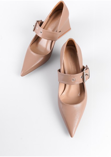 Sivri Burunlu Orta Topuklu Metal Tokalı Kadın Ayakkabı fırsatları