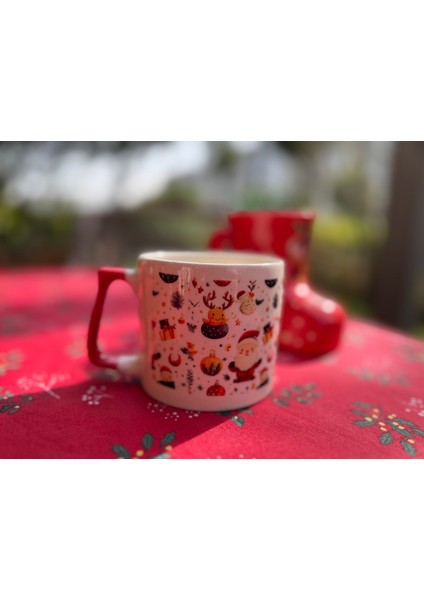Yılbaşı Figürlü Kırmızı Kulplu Yılbaşı Temalı Seramik Kupa (200-299 Ml)