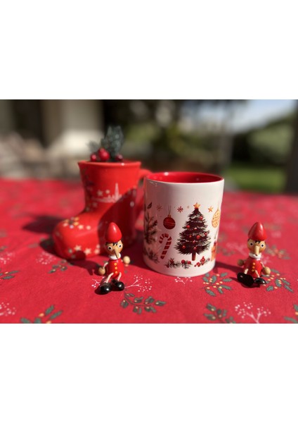 Yılbaşı Ağacı ve Noel Süslemeleri Desenli Seramik Kupa (200-299 Ml) – Kalp Kulplu