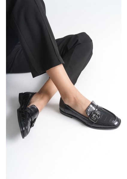 Metal Tokalı Kadın Loafer Ayakkabı