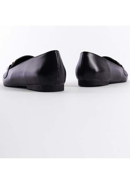 Küt Burunlu Metal Toka Aksesuarlı Kadın Loafer modelleri