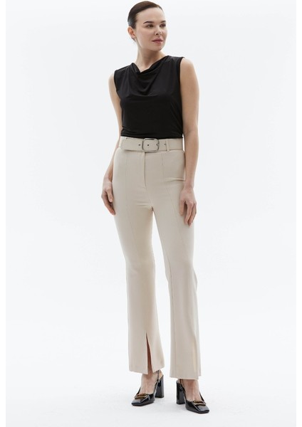 Paçası Yırtmaçlı Deri Kemerli Pantolon