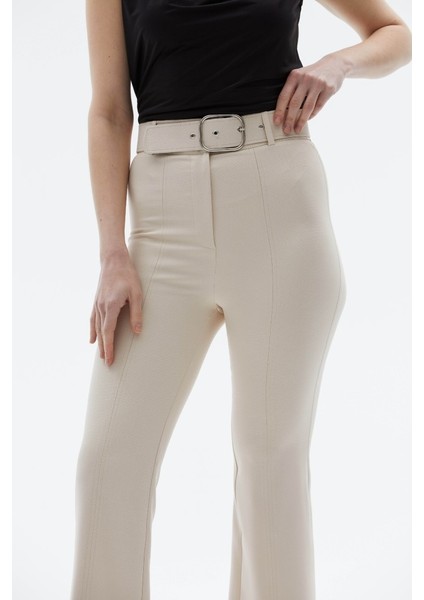 Paçası Yırtmaçlı Deri Kemerli Pantolon fiyatları