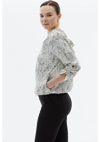 Kapüşonlu Önü Fermuarlı Küçük Puantiyeli Ceket modelleri