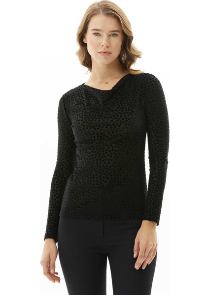 Degaje Yaka Uzun Kol Kendinden Puantiyeli Bluz