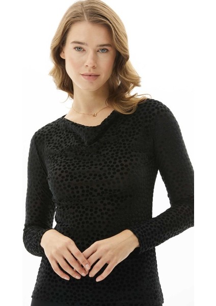 Degaje Yaka Uzun Kol Kendinden Puantiyeli Bluz fiyatları