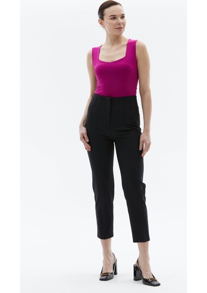 Çift Pensli Cepsiz Boru Paça Pantolon