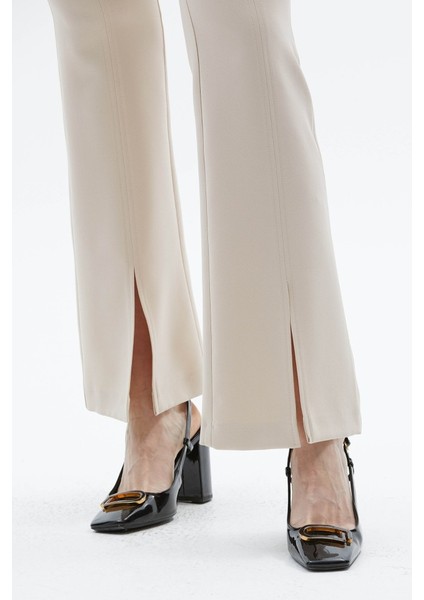 Paçası Yırtmaçlı Deri Kemerli Pantolon fırsatları