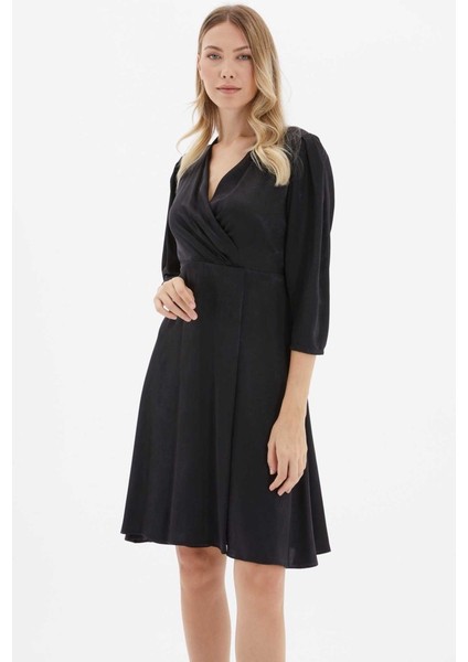 Kruvaze Omuzları Pileli Anvelop Elbise