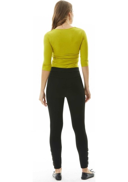 Paçaları Zincir Aksesuarlı Dar Paça Pantolon fırsatları