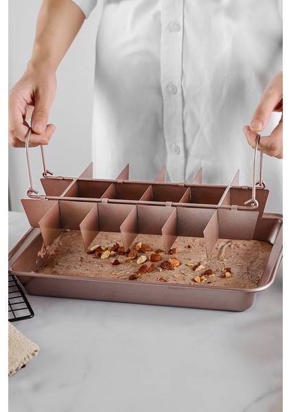 Karbon Çelik 18 Kişilik Kendinden Bölmeli Brownie Kek Ekmek Kalıbı CIN796PM