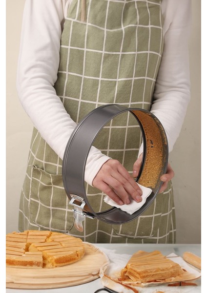 Karbon Çelik 3 Parça 24-26-28 cm Yuvarlak Kelepçeli Kek Kalıbı Seti CIN802SY fırsatları