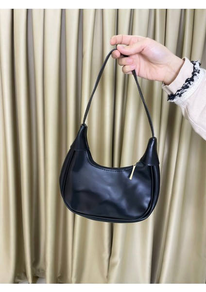 Oval Ağızlı Baget Çanta