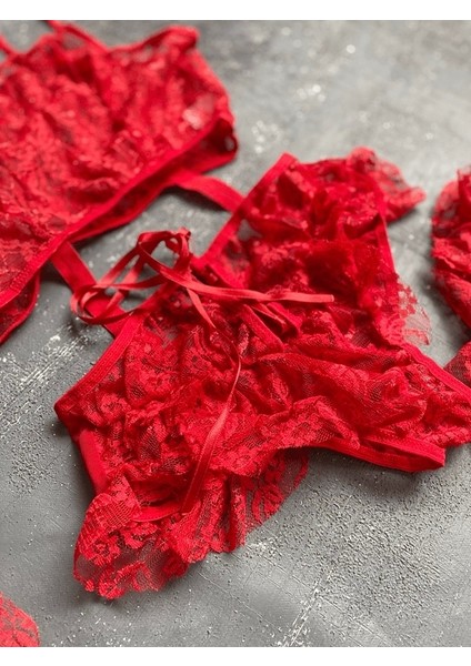 Bacak Aksesuarlı Fırfırlı Bodysuit fırsatları