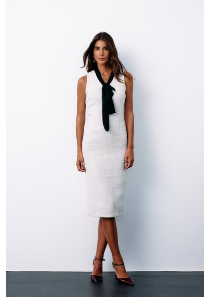 Fularlı Kolsuz Tüvit Elbise - Taş