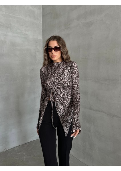 Bilek Yırtmaçlı Sağdan Büzgülü Leopar Bluz Kahverengi