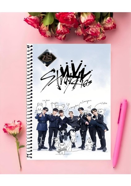 Rollas Store Stray Kids Defter 1 Adet Özel Tasarım A4 Boyutu 21 x 29 cm Telli Büyük Boy Defter