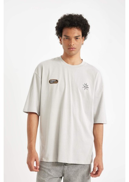 %100 Pamuk Loose Fit Bisiklet Yaka Sırt Baskılı Kısa Kollu Tişört B8950AX24AU