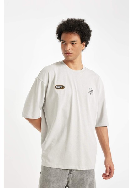 %100 Pamuk Loose Fit Bisiklet Yaka Sırt Baskılı Kısa Kollu Tişört B8950AX24AU
