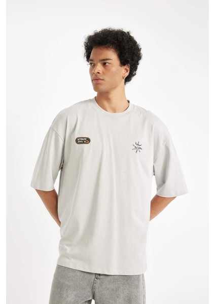 %100 Pamuk Loose Fit Bisiklet Yaka Sırt Baskılı Kısa Kollu Tişört B8950AX24AU