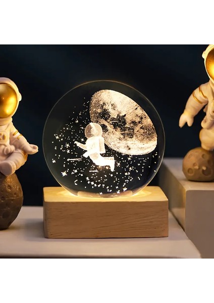 Isme Özel Büyük Boy Işıklı Ahşap Kare Kaideli Ay ve Astronot Temalı Cam Küre 8cm
