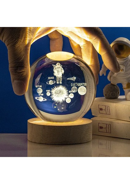 Isme Özel Büyük Boy Işıklı Ahşap Kare Kaideli Uzay ve Astronot Temalı Cam Küre 8cm fiyatları