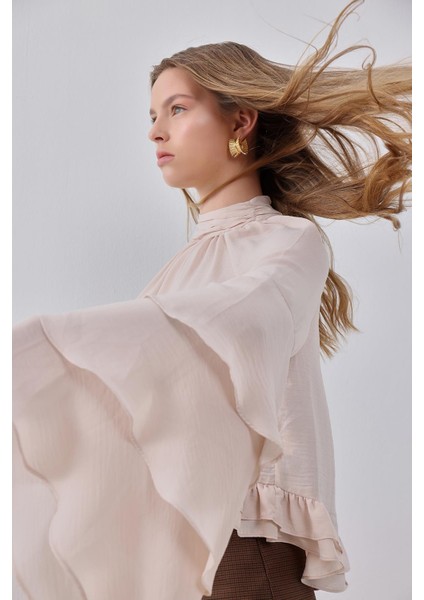 Pudra Kol ve Etek Ucu Volan Detaylı Dik Yakalı Dökümlü Bluz indirimleri