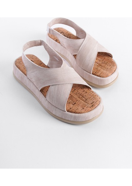 Dena Dolgu Topuklu Çapraz Bantlı Kadın Sandalet