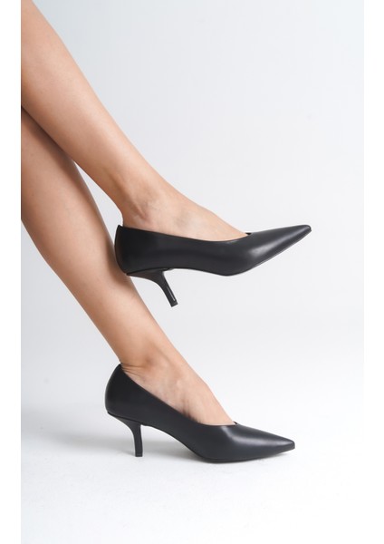Sivri Burunlu Orta Topuklu Kadın Stiletto