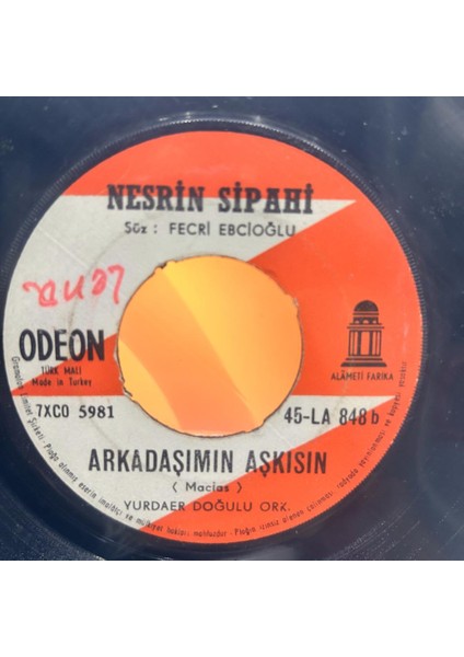 Nesrin Sipahi ‎- Bebek Arkadaşimin Aşkisin 1968 Baskı 45'lik - Plak