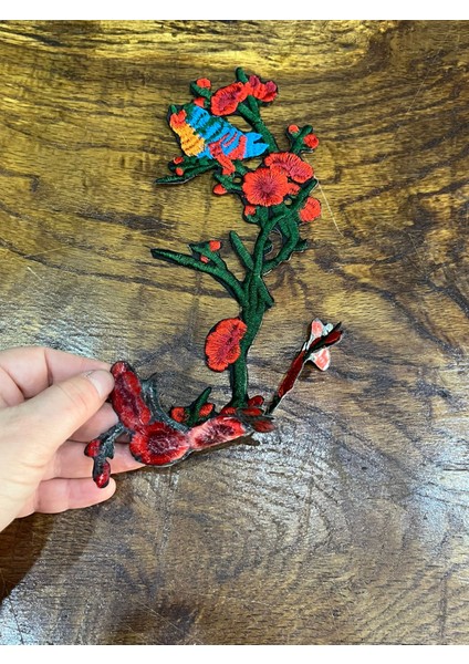 Ütü İle Yapışan Yeşil Dallı Kırmızı Kuş Bahar Dalıo Aplike 28 x 13 cm