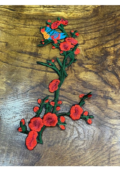 Ütü İle Yapışan Yeşil Dallı Kırmızı Kuş Bahar Dalıo Aplike 28 x 13 cm fiyatları