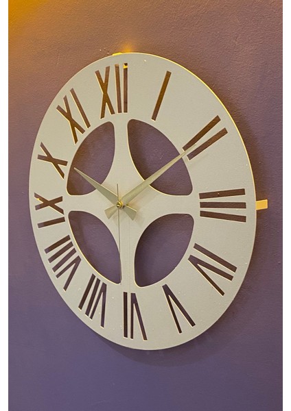 Roma Model Dekoratif Metal Lazer Kesim Akar SESSİZ Mekanizmalı Duvar Saati 40*40cm