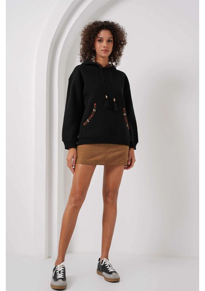 Kadın Siyah Etnik Desenli Kapüşonlu Şardonlu Oversize Sweatshirt HZL25W-BD1554431