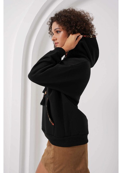Kadın Siyah Etnik Desenli Kapüşonlu Şardonlu Oversize Sweatshirt HZL25W-BD1554431