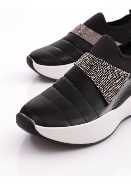 0106 Kadin Önü Taşli Spor Ayakkabi fırsatları