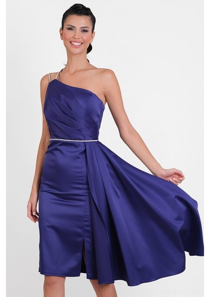 Pantaleo Taş Aksesuar Askılı Asimetrik Yaka Yırtmaçlı Kısa Abiye Elbise Saks modelleri