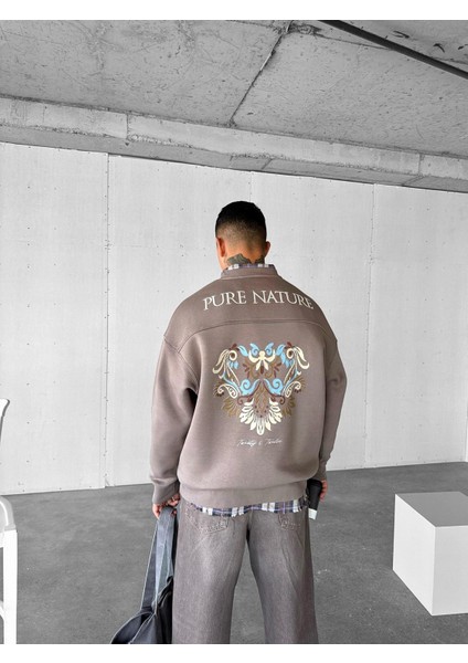 Erkek Oversize Yuvarlak Yaka Nakışlı Sweatshirt Kahverengi