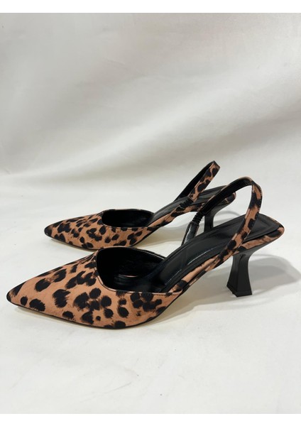 Best Shoes Kadın Sivri Burun Arkası Açık Leopar Desen Mini Topuklu Ayakkabı