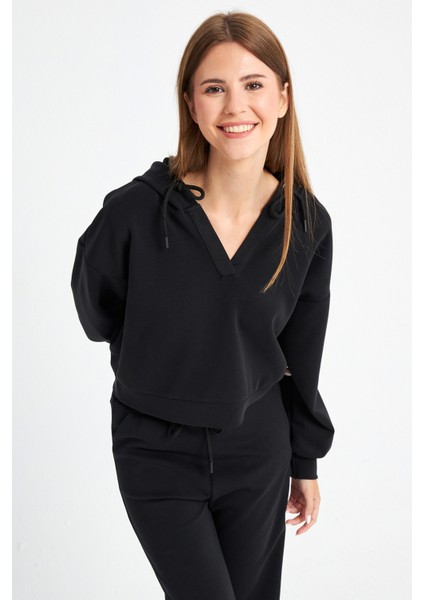 Kadın Siyah Ultra Soft Kapüşonlu Crop Sweat
