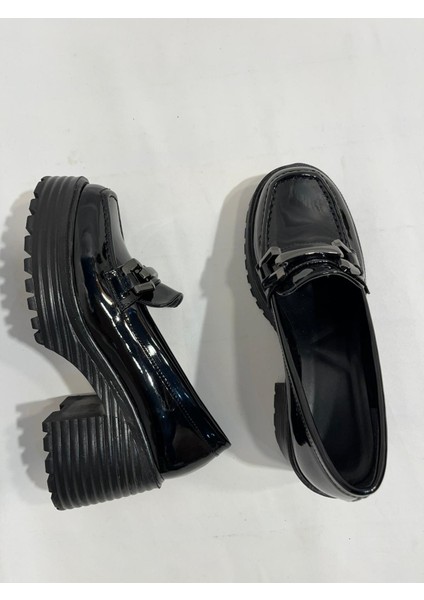 Best Shoes Kadın Siyah Rugan Siyah Taş Detaylı Yüksek Topuk Laofer Ayakkabı