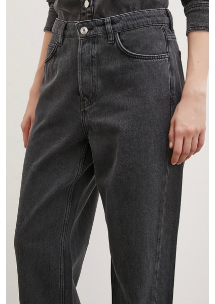 Yüksek Bel Düğme Kapamalı Mom Jean Siyah indirimleri