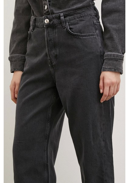 Yüksek Bel Kesik Paça Mom Jean Siyah fırsatları