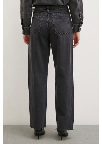 Yüksek Bel Kesik Paça Mom Jean Siyah indirimleri