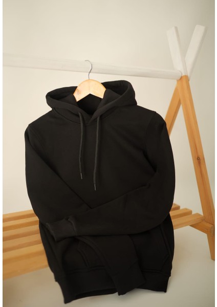 Siyah Renkli Kapüşonlu Kanguru Cepli Sweatshirt